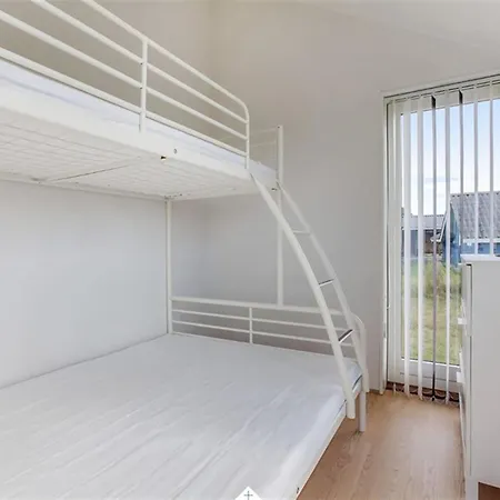 Three-bedroom Holiday In بيت للعطل هالس
