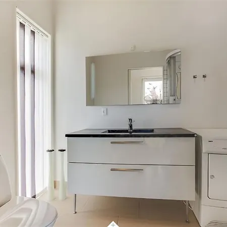 Three-bedroom Holiday In بيت للعطل هالس